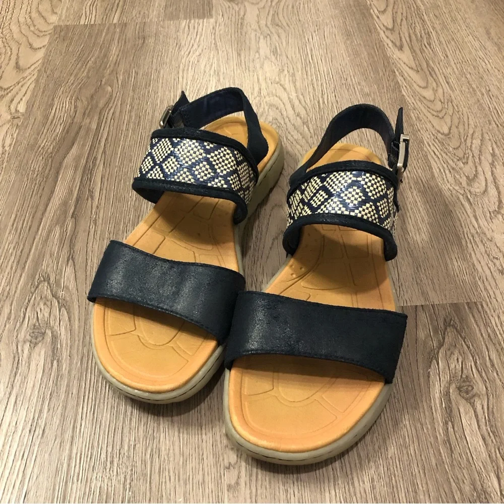 Born Boc Jorunn Sandals Blue White Geometric Aztec Flat Heel Buckle‎ Womens 8